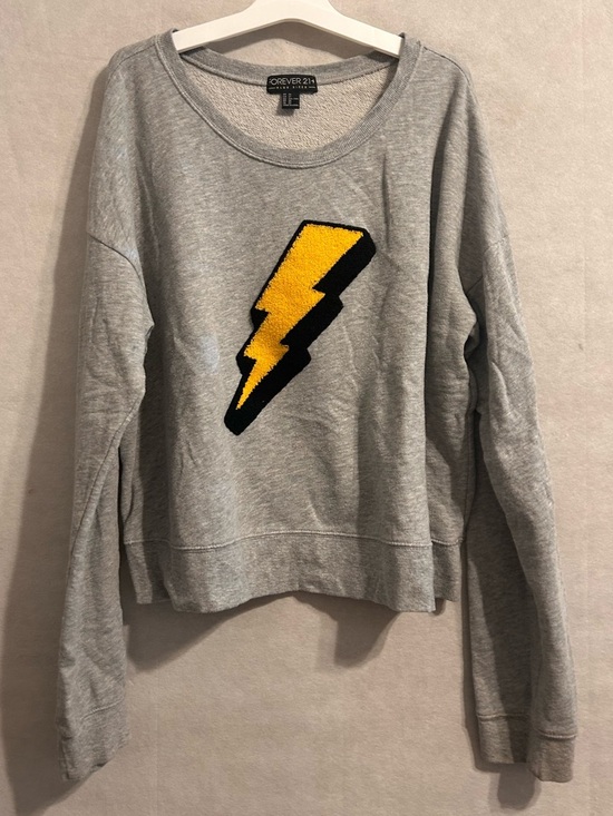 Forever 21 Sweaters - Forever 21 Plus Gray Crewneck Sweatshirt lighting bolt 2X lightweight plus size